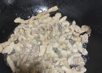 炸酥肉怎么做好吃,炸酥肉到底用面粉还是淀粉图4