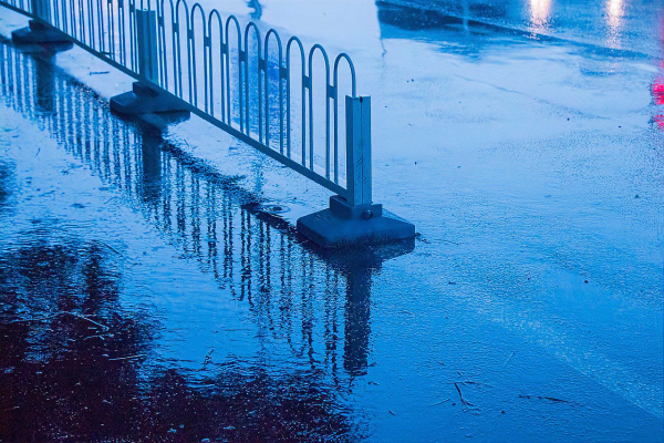 关于下雨夜晚的句子,描写夜晚下雨的优美句子短句