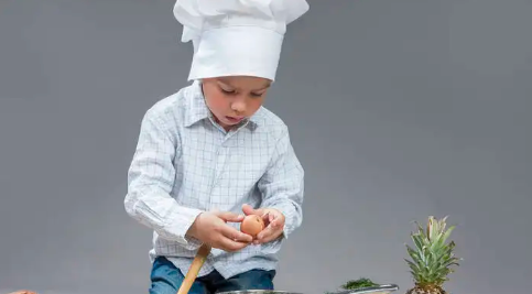 教孩子做饭有什么好处,教育部9月起中小学生要学煮饭种菜图3