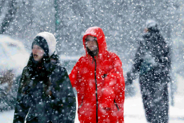 夏天梦见大雪纷飞,梦见大雪纷飞是什么征兆 女性