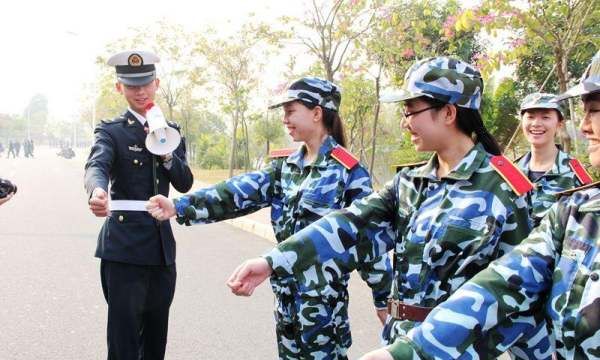 大学军训教官是哪来的,学校军训费一般多少钱图6