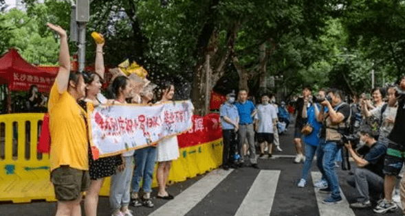 祝福高考生的祝福语,怎么给高考的学生写祝福语少字图6