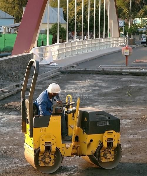 轧路机道路违章如何处理,轧路机没证上路拘留