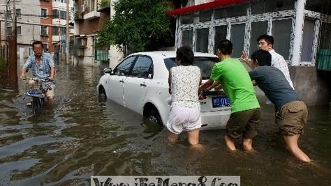 梦见大雨大水是什么预兆解梦,周公解梦梦见下大雨涨大水什么意思图2