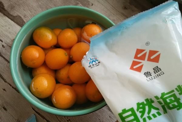 蜜汁金橘的做法，糖果蜜饯的制作方法 金橘蜜饯的制作方法图2