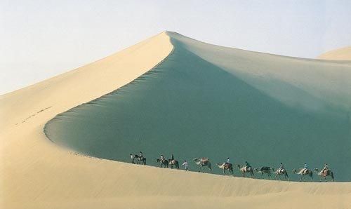 长途跋涉什么意思,长途跋涉的意思