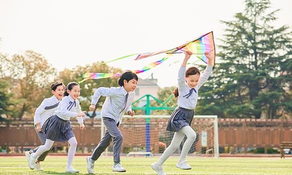 欢欣鼓舞的意思,欢欣鼓舞的成语解释及意思图2