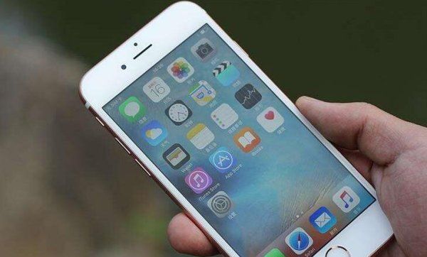 苹果手机iphone 能充电，苹果手机电没用完可以充电吗?图1