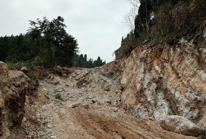 梦见回家的路被挖正在修路,梦见回家的路正在修不好走图3