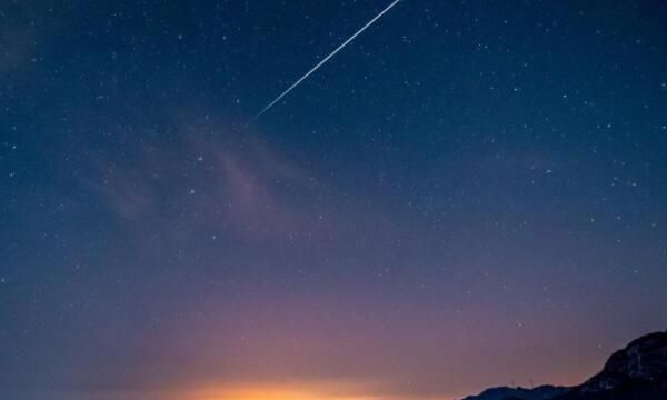 怎么拍流星雨好看,三种摄影技巧轻松搞定灯光流星雨的方法图3