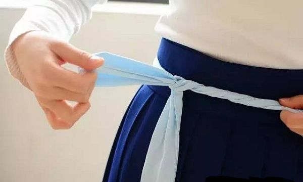 小孩子的汉服带子怎么系，儿童汉服腰带怎么系图解男生图14