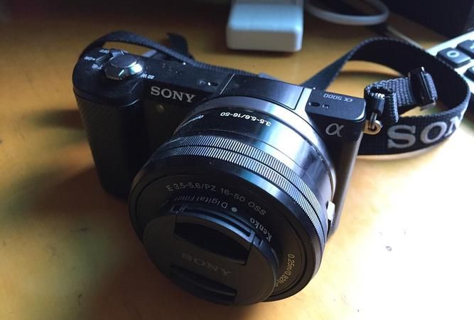 sony a5000 怎么充电,索尼a5000充电口是哪个图4