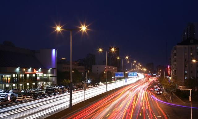 单反怎么样拍夜景,单反相机拍夜景怎么设置参数图1