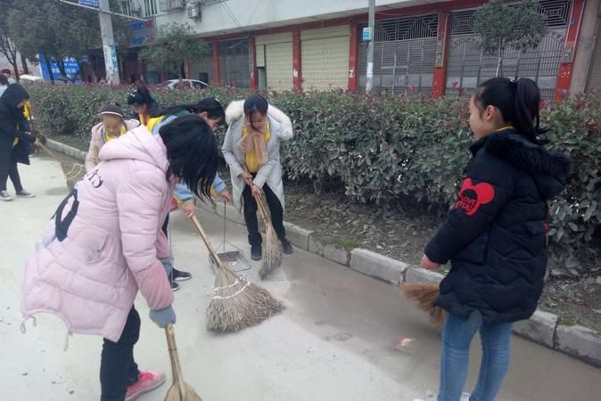 扫大街是什么意思,梦见扫马路是什么意思图2