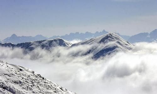 重峦叠嶂 的意思解释,重峦叠嶂什么意思图2