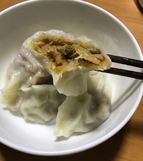 正宗酸菜饺子馅的做法,猪肉酸菜水饺怎么做好吃图6