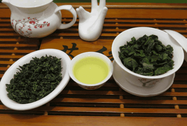 乌龙茶和柠檬一起泡，乌龙茶搭配什么水果做成茶饮特别好喝的