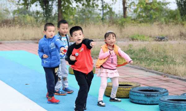 幼儿园英文名男孩,幼儿园男宝宝英文名字简单图1