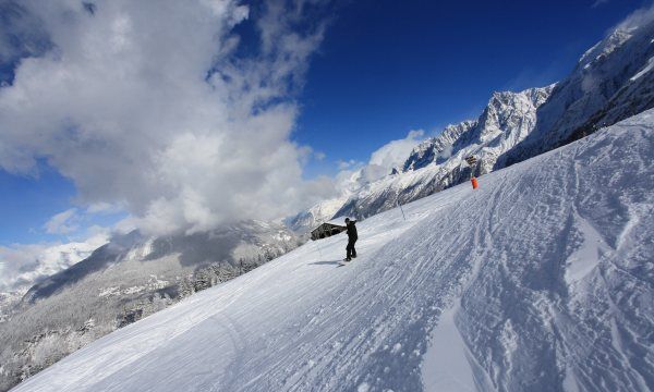 高山滑雪是在什么滑雪基础上,关于高山滑雪体育项目的介绍有哪些内容图2