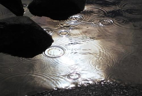 下雨天什么雨水向上流,下雨时什么情况水往上流图3