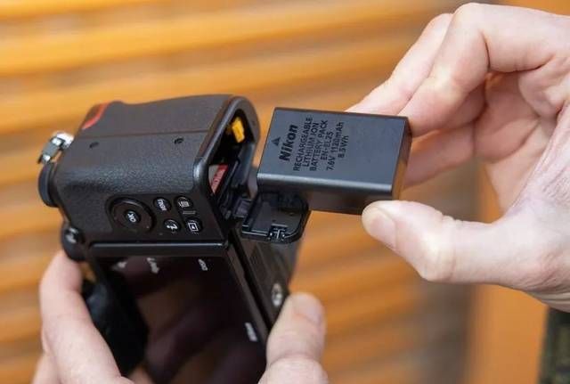 尼康相机充不上电怎么办,为什么尼康d80的电池充不起电了