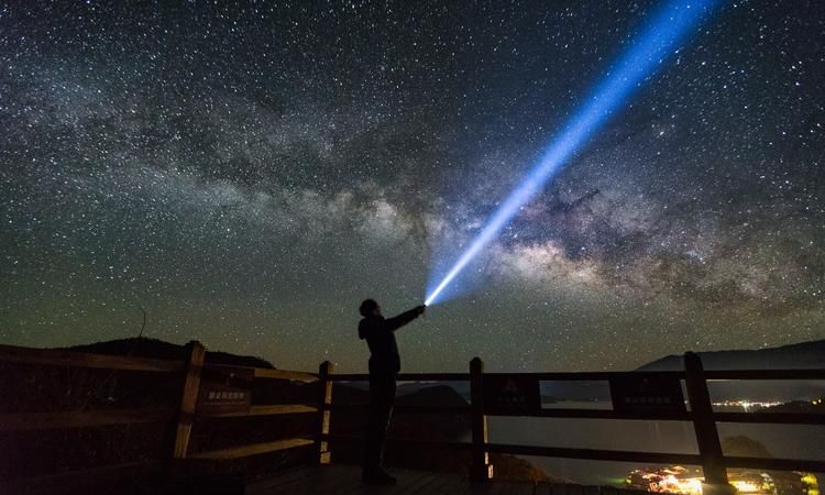 如何拍摄星空人像,星空银河与星轨的拍摄技巧一样图2